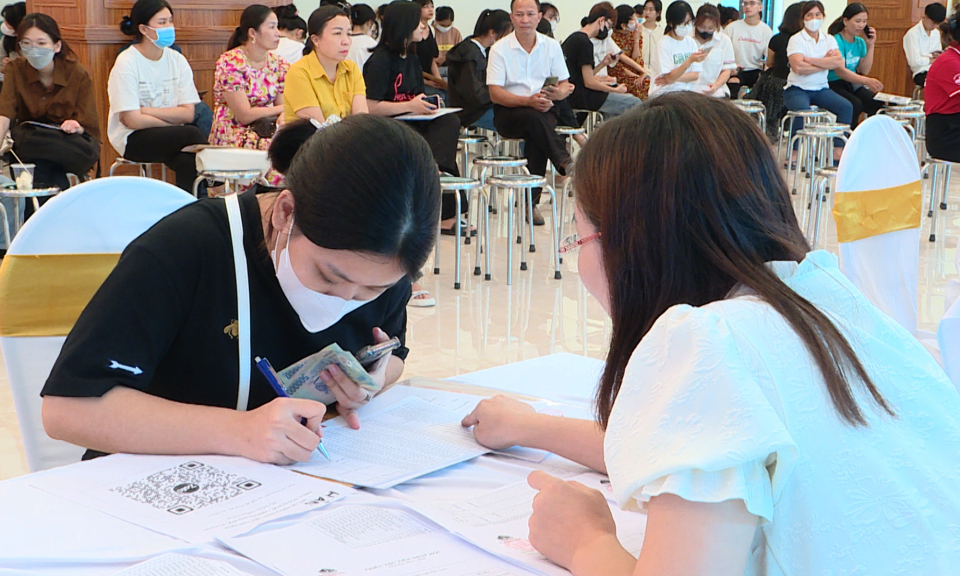 Tân sinh viên Đại học Hạ Long nhập học đợt 1 năm 2023