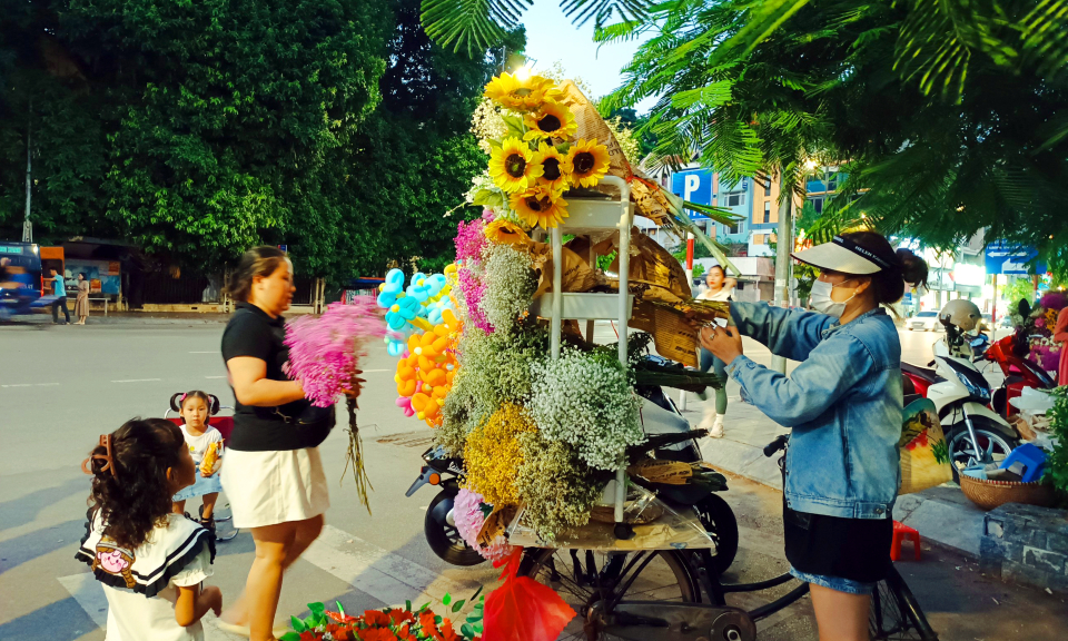Tô thêm sắc thu