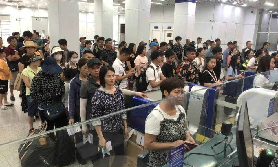 东兴：旅游市场持续升温 口岸游边境游人气旺
