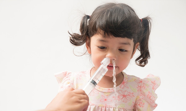 Cách giúp trẻ giảm ho sổ mũi tại nhà hiệu quả