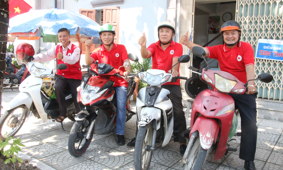 Những “hiệp sĩ” giao thông thầm lặng