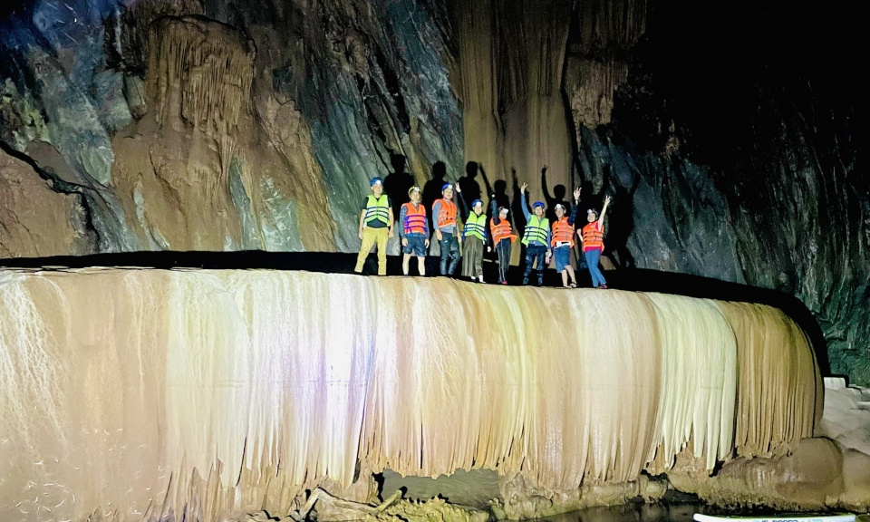广平省发现新的原始洞穴