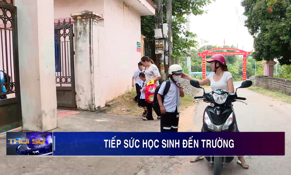 Tiếp sức học sinh đến trường