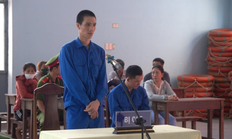 Thiếu tiền trả khách sạn, người đàn ông cùng đồng bọn đi cướp