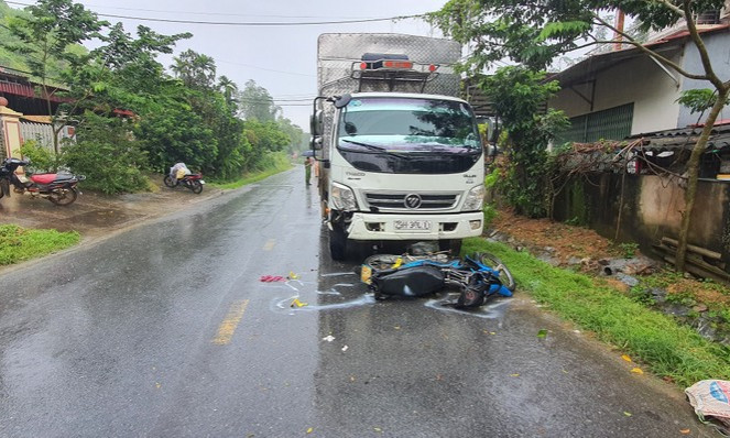 Tài xế xe tải ngủ gật gây tai nạn khiến 2 người chết
