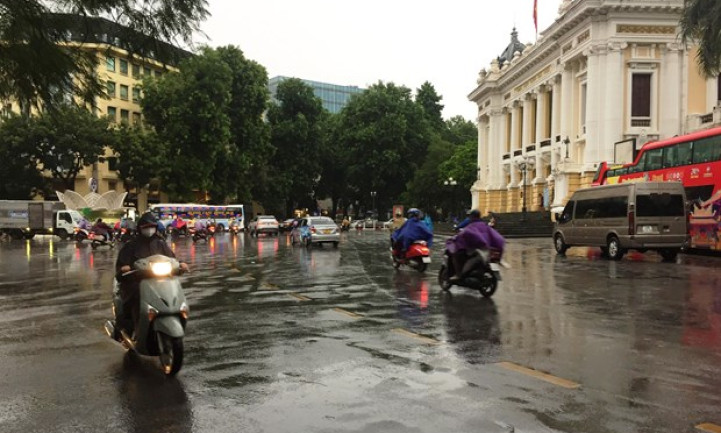 Nhiều khu vực trên cả nước có mưa dông, đề phòng lũ quét ở vùng núi