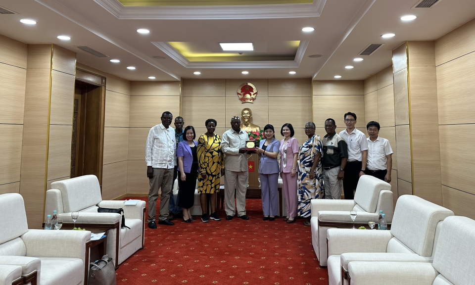 Đoàn đại biểu Ủy ban Đối ngoại, Quốc phòng và An ninh của Quốc hội Namibia thăm Quảng Ninh