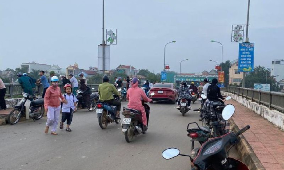 Phát hiện thi thể một học sinh lớp 11 tử vong dưới chân cầu
