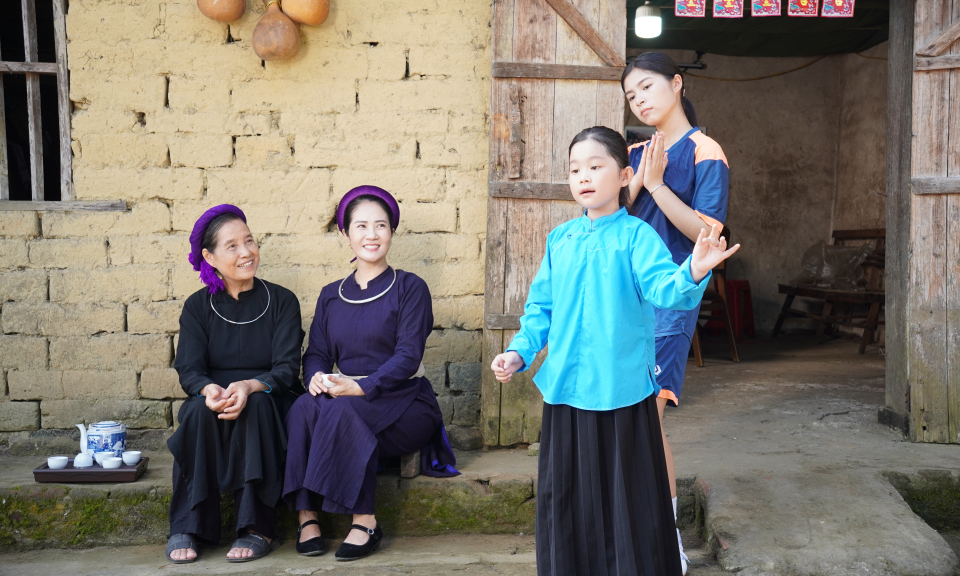 Phim "Bình minh đang lên": Cảm xúc của những người lần đầu chạm ngõ điện ảnh