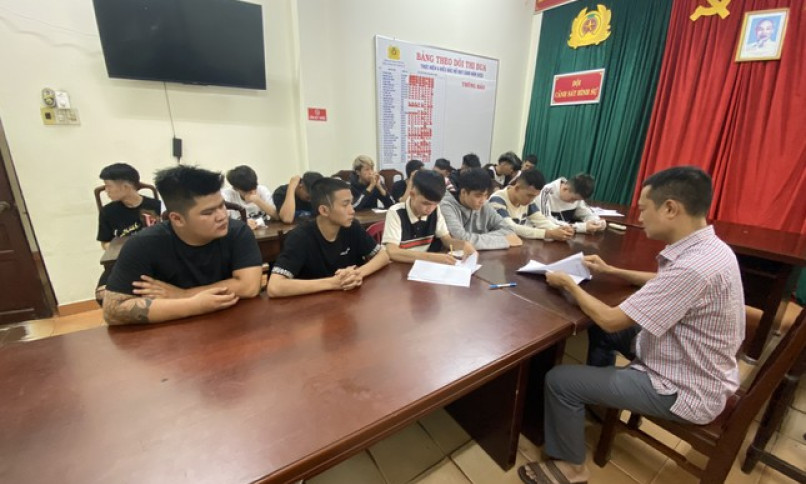 Bắt tạm giam 18 đối tượng tham gia đánh, chém người tại Huế