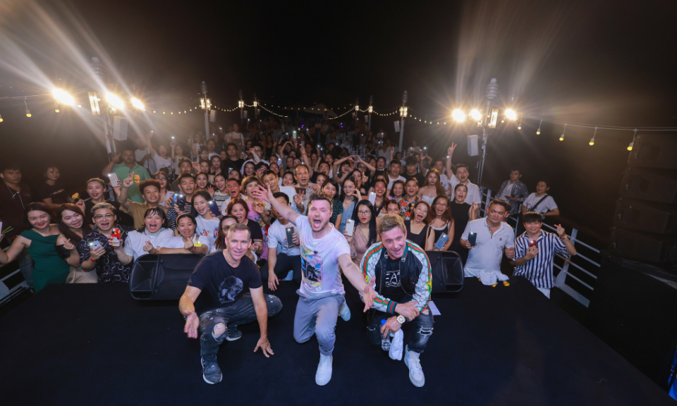 Legendary boyband 911 shined the talent in Ha Long Bay