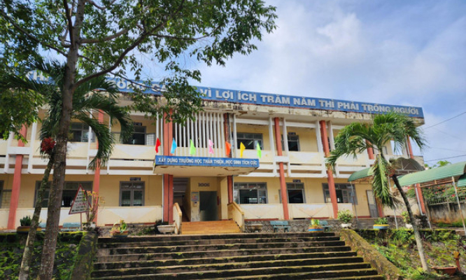 Vụ học hết lớp 9 nhưng không có hồ sơ: Làm rõ trách nhiệm người đứng đầu