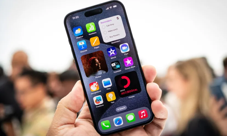 Ảnh thực tế iPhone 15 Pro và 15 Pro Max cao cấp nhất lịch sử Apple