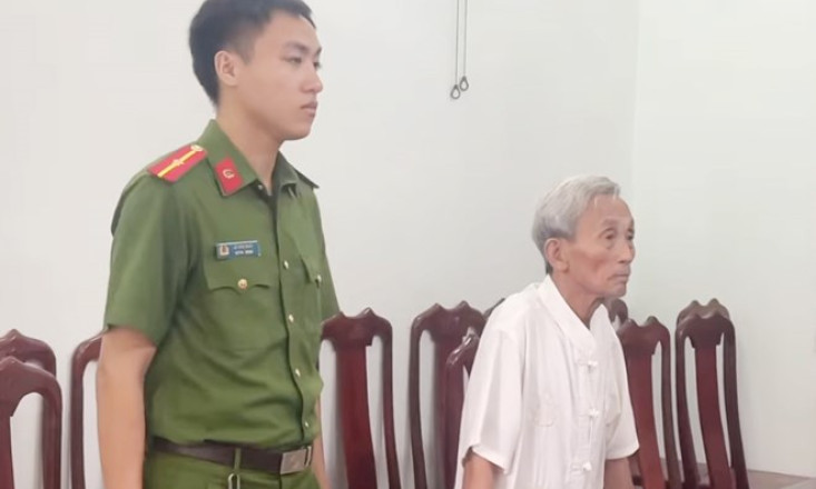 Khởi tố người đàn ông 77 tuổi lừa đảo chạy việc