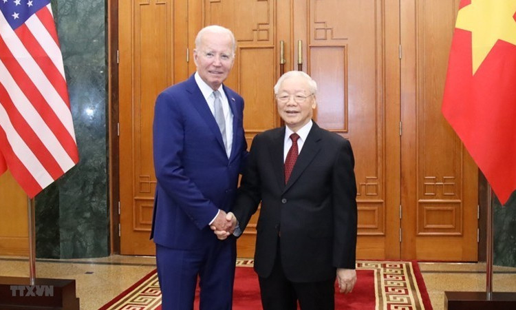 US President describes Vietnam visit as a historic moment 