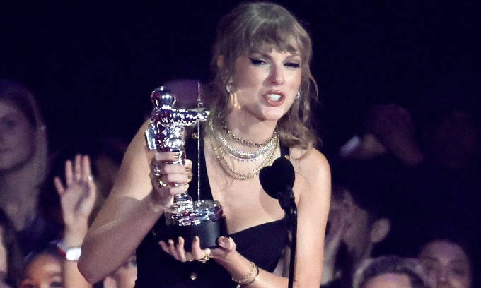 Taylor Swift thắng lớn MTV VMAs 2023