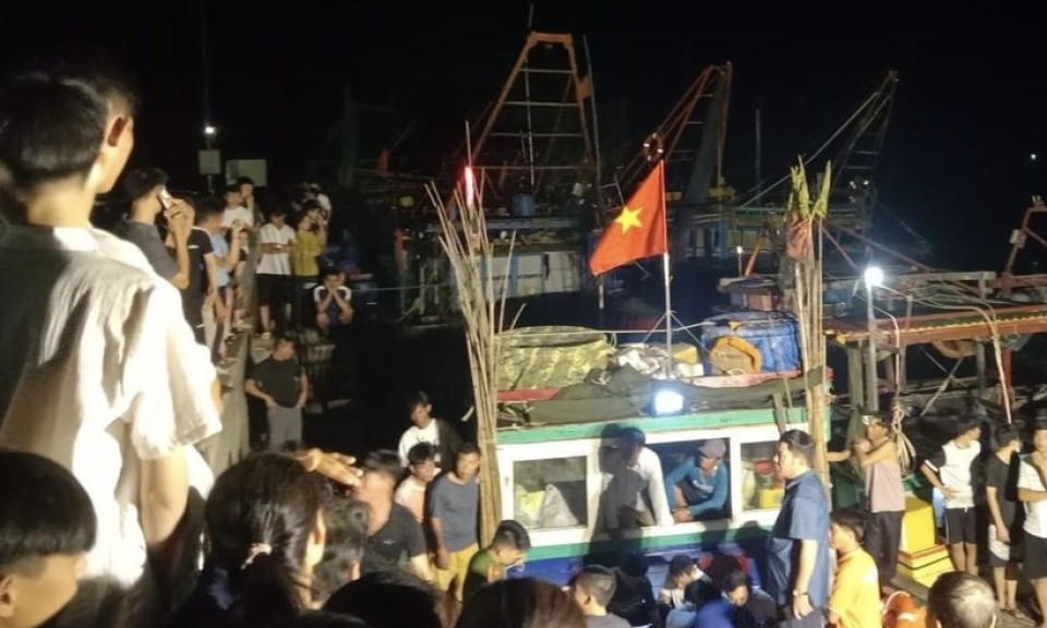 Hà Tĩnh: Chìm thuyền khi câu mực trên biển khiến một người tử vong