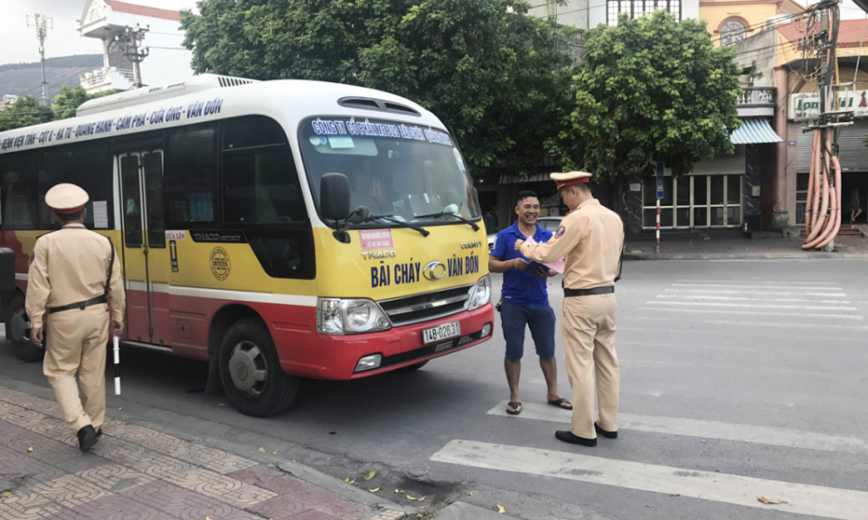 Phát triển vận tải hành khách công cộng bằng xe buýt