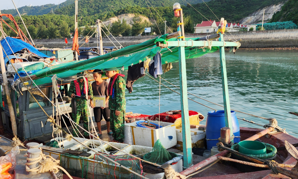 Hải đội Biên phòng 2: Tăng cường ngăn chặn khai thác thủy sản bất hợp pháp