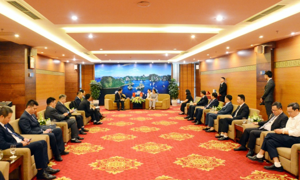 广宁省领导会见越中国陆地边界联合委员会代表团