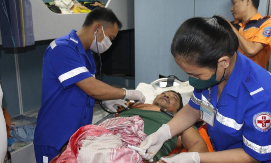 Cứu nạn ngư dân Quảng Nam bị tai biến khi đang đánh bắt ở Trường Sa