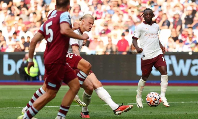 Man City thoát hiểm trên sân West Ham