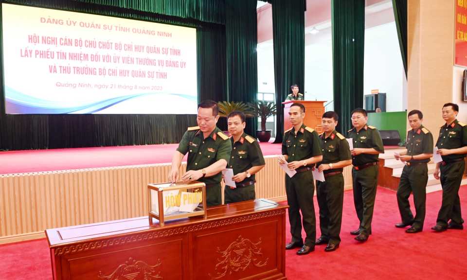 “Tự soi, tự sửa” nâng cao bản lĩnh người cán bộ, chiến sĩ