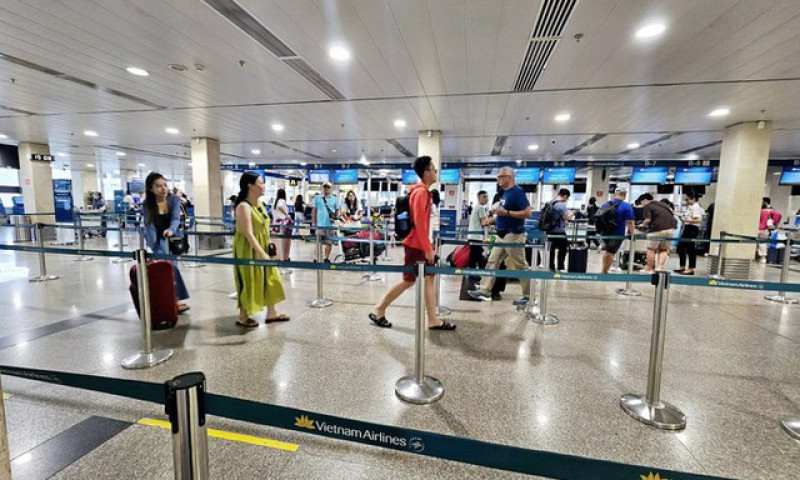 Mở bán vé máy bay trước Tết 5 tháng, giá rẻ nhất bao nhiêu?