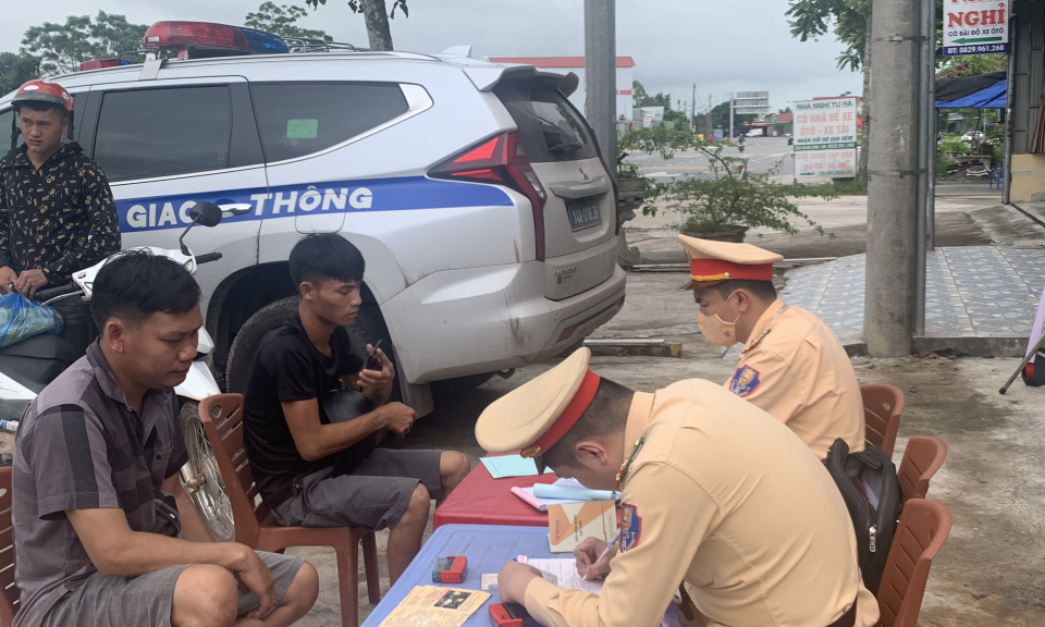 Thực hiện hiệu quả các giải pháp đảm bảo trật tự ATGT cuối năm 