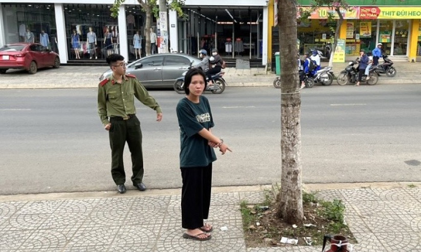 Vợ trẻ đoạt mạng chồng bằng một nhát dao