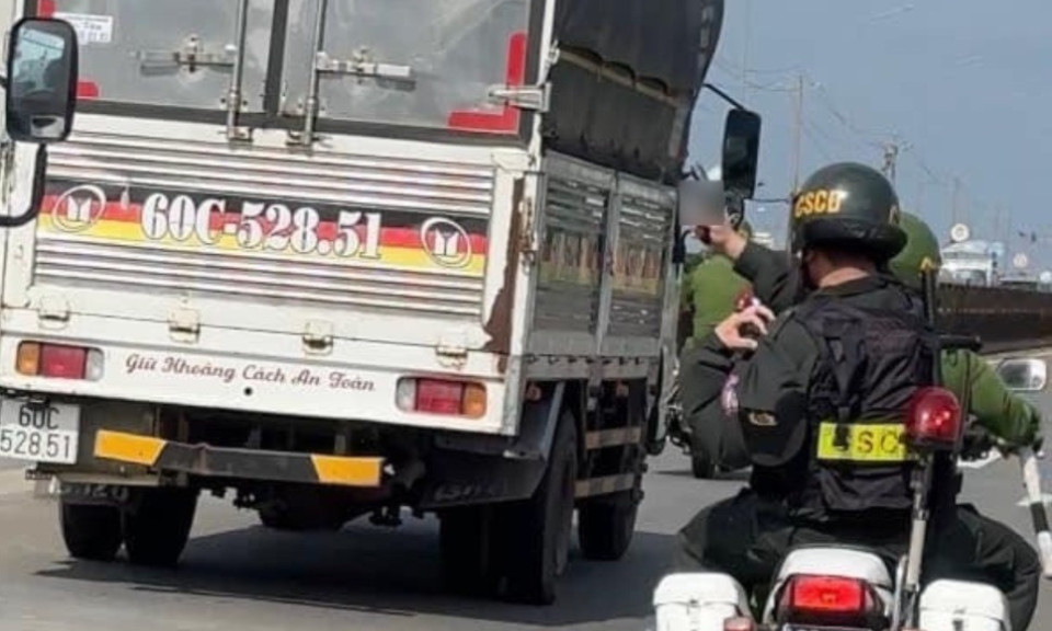 Tài xế ‘phê’ ma tuý, điều khiển xe tải hết đăng kiểm trốn cảnh sát giao thông 