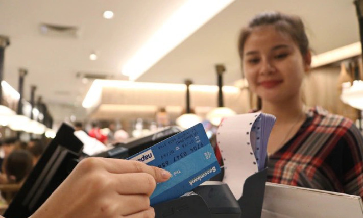 Giao dịch rút tiền mặt qua ATM giảm cả số lượng và giá trị