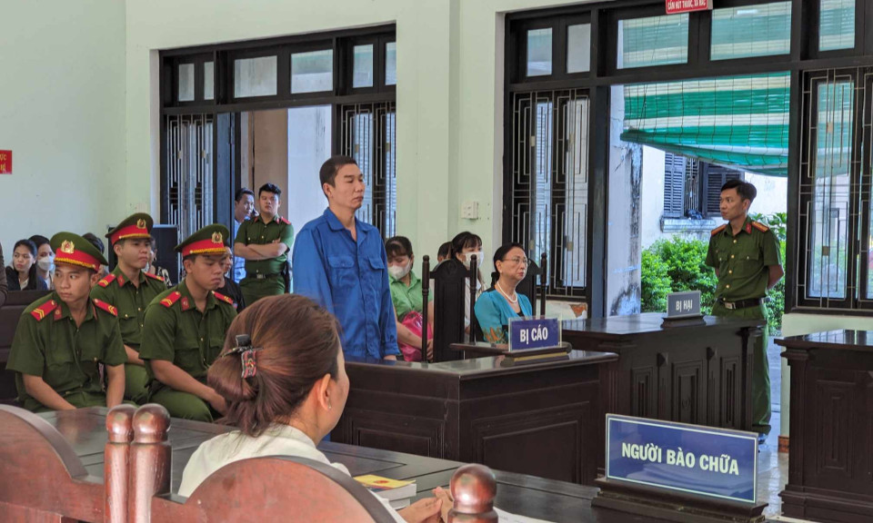 Cựu đại uý công an dùng súng cướp tiệm vàng ở Huế bị cáo buộc nhiều tội danh