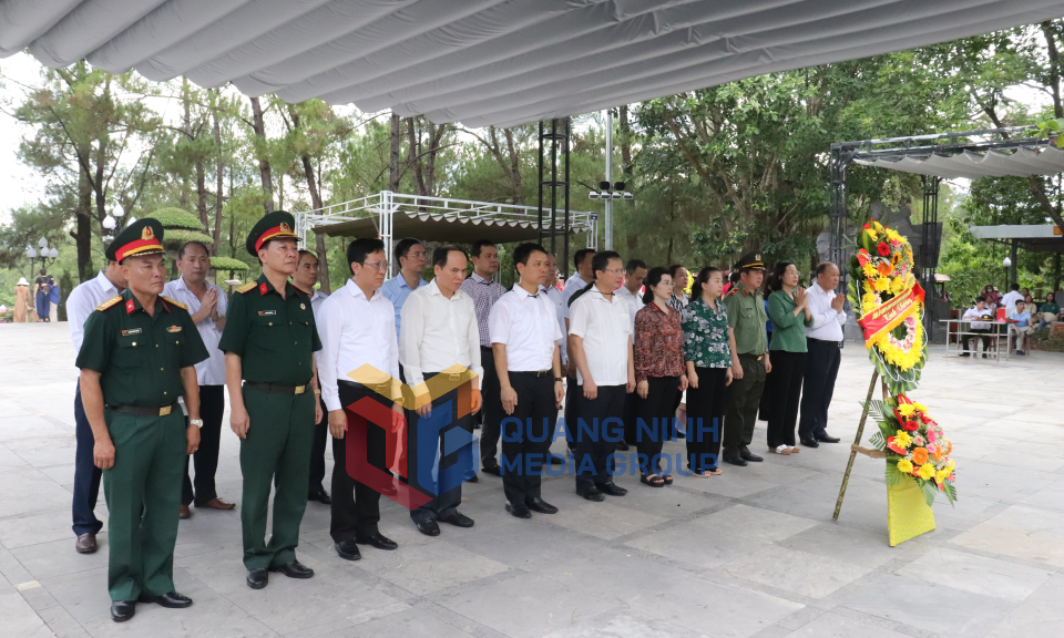 Đoàn đại biểu tỉnh Quảng Ninh dâng hương tại Khu di tích lịch sử Ngã ba Đồng Lộc và các nghĩa trang liệt sĩ tại Quảng Trị, tháng 7-2023