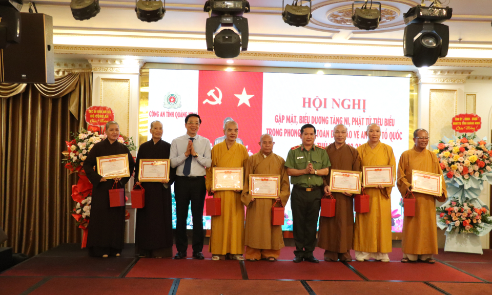 Gặp mặt, biểu dương đại biểu tăng, ni, phật tử có thành tích trong Phong trào Toàn dân bảo vệ ANTQ