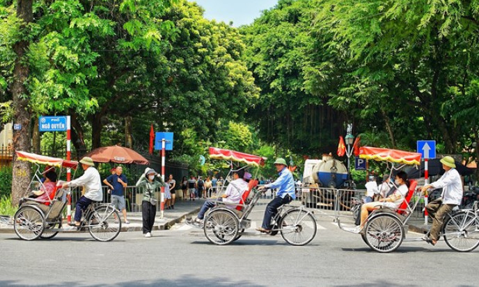 Bắc Bộ ngày nắng, có nơi nắng nóng, Nam Bộ mưa dông rải rác