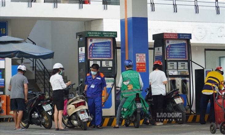 Giải pháp căn cơ “kìm chế” đà tăng của giá xăng dầu