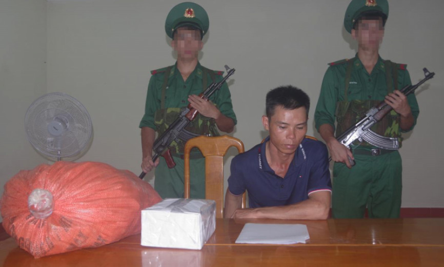 Bắt đối tượng vận chuyển 40 kg vật liệu nổ đi tiêu thụ