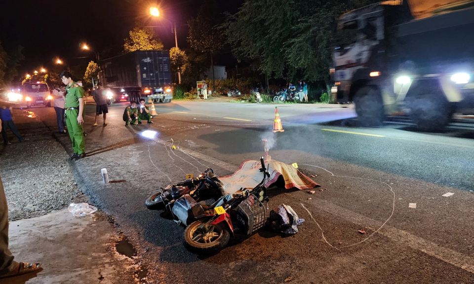 Trên đường đón cháu đi học về, bà bị xe tải cán tử vong