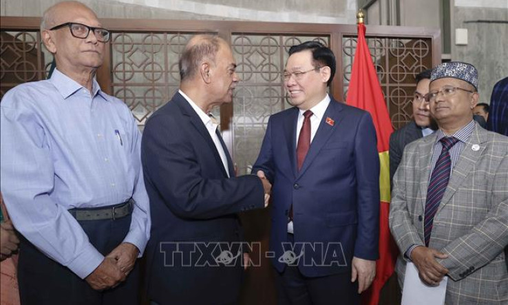 Chủ tịch Quốc hội Vương Đình Huệ tiếp Chủ nhiệm Ủy ban Đối ngoại Quốc hội Bangladesh