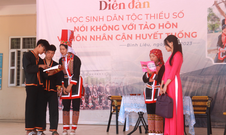 Diễn đàn “Học sinh dân tộc thiểu số nói không với tảo hôn và hôn nhân cận huyết thống”
