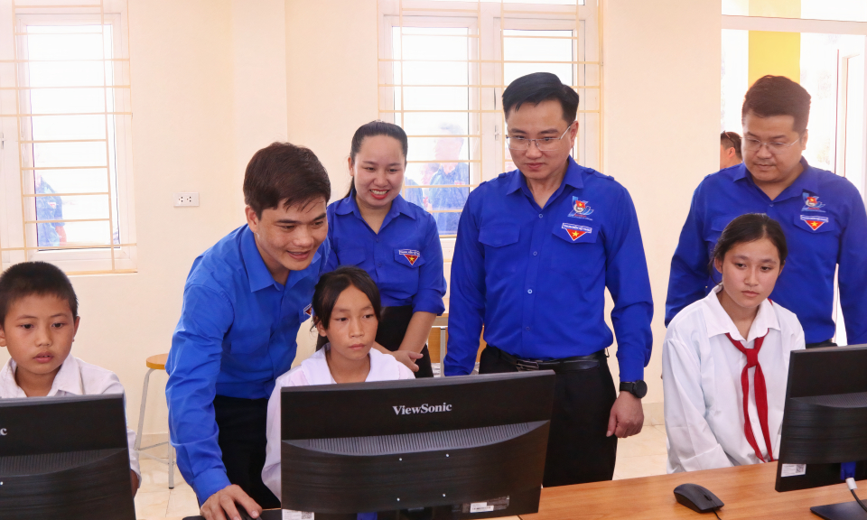 Thanh niên Quảng Ninh cống hiến sức trẻ xây dựng quê hương