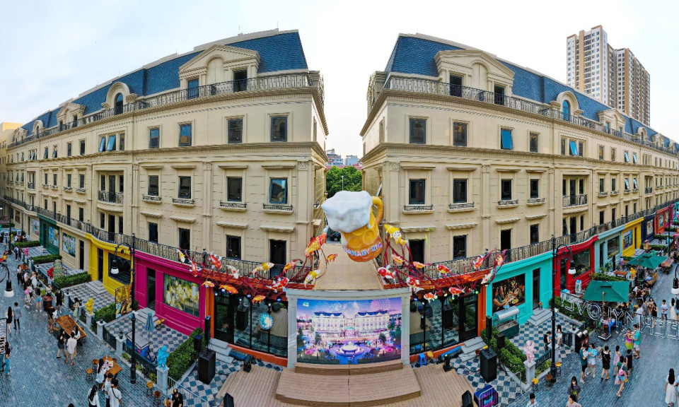 Khám phá phố đi bộ Carnaby kiểu châu Âu mới nổi ở Hà Nội