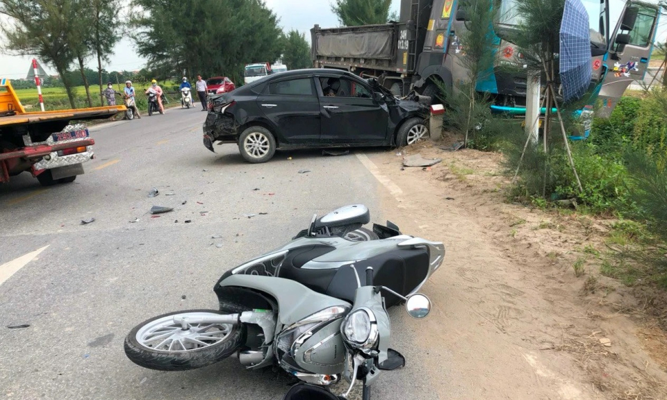 Tai nạn liên hoàn trên quốc lộ 37 qua Hải Dương khiến nhiều người bị thương