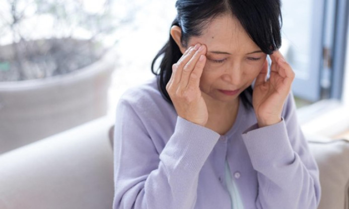 Đau đầu do thay đổi thời tiết: Biểu hiện, điều trị và ngăn ngừa ra sao?