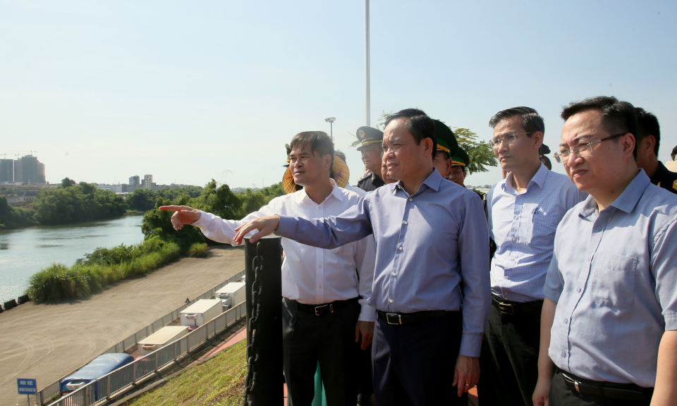 Phó Thủ tướng Trần Lưu Quang làm việc với tỉnh Quảng Ninh về xuất nhập khẩu và phòng chống buôn lậu