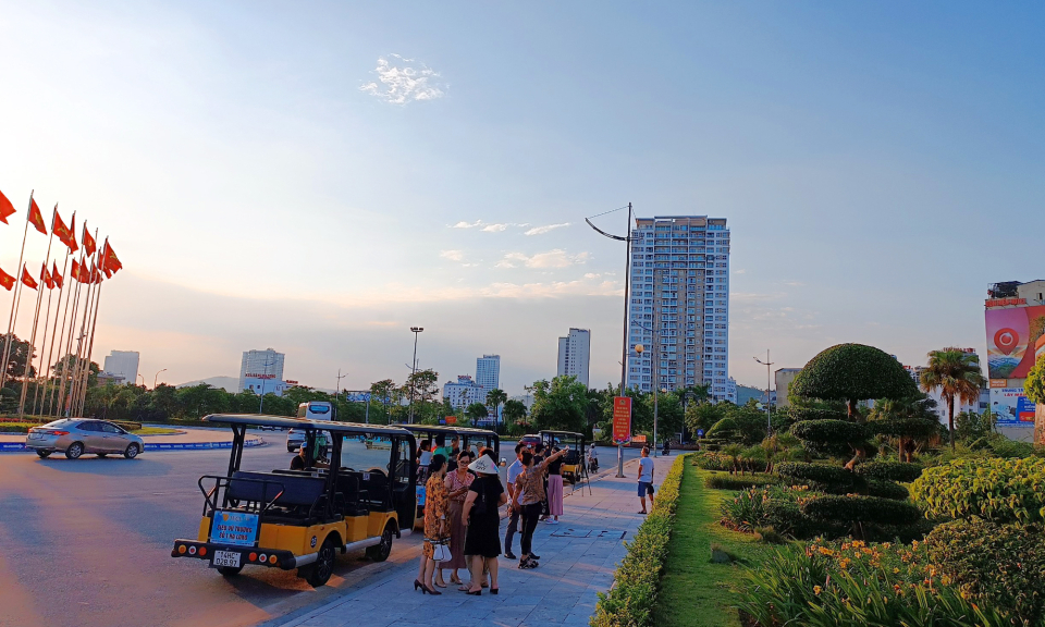 Ra mắt City tour khám phá du lịch Hạ Long bằng xe điện 