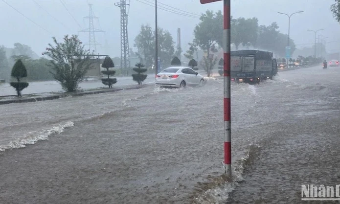 Mưa lớn ở nhiều nơi trên cả nước, đề phòng ngập úng, lũ quét, sạt lở