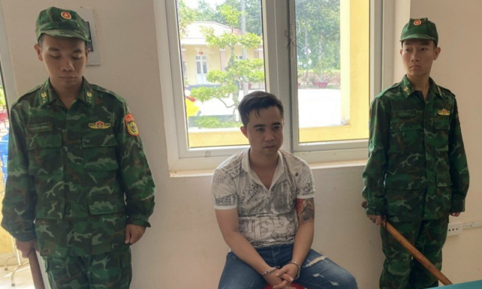 Sang Campuchia mua ma túy đá vừa dùng vừa bán