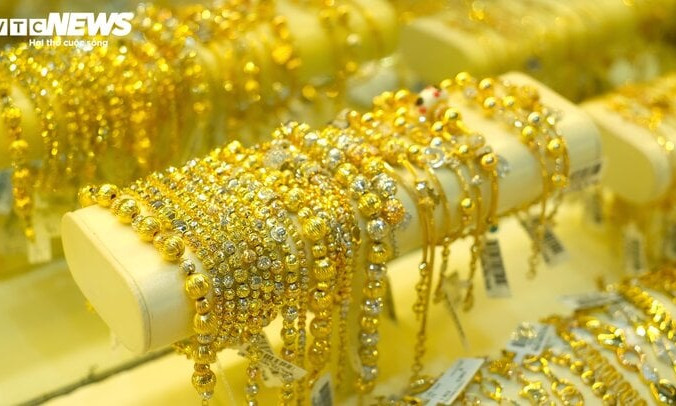 Giá vàng trong nước mất đỉnh cao nhất năm 69 triệu đồng/lượng